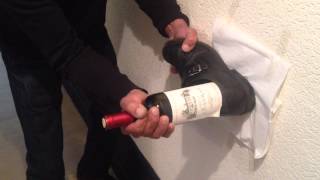 comment ouvrir une bouteille de vin sans tire bouchon [upl. by Dviad]