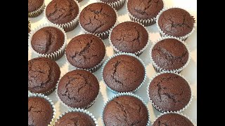 Mega schokoladige Muffins Grundrezept luftig locker und lecker [upl. by Orit]