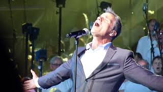 Ordinaire  Bruno Pelletier et les 2000 choristes Robert Charlebois [upl. by Lorelei]