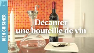 Décanter une bouteille de vin [upl. by Halihs]