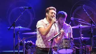 Niall Horan Singing Billy Joels New York State of Mind [upl. by Lionello]