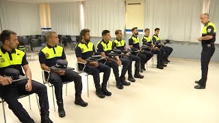 Los policías locales en prácticas comienzan la academia [upl. by Isobel921]