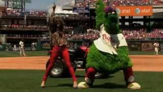 Paula Abdul dances with the Phillie Phanatic [upl. by Ingrid]