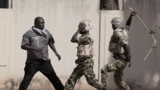 Lassina Sawadogo Lhomme qui affronta larmée à mains nues [upl. by Dugas]